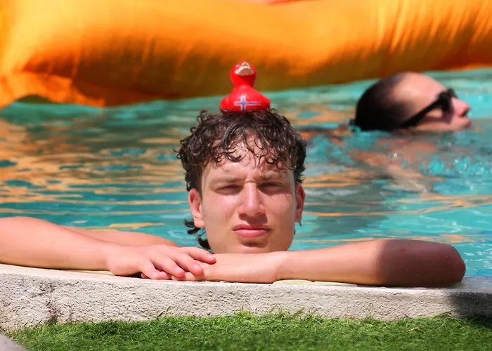 What The Duck Backpackers تْشانغو